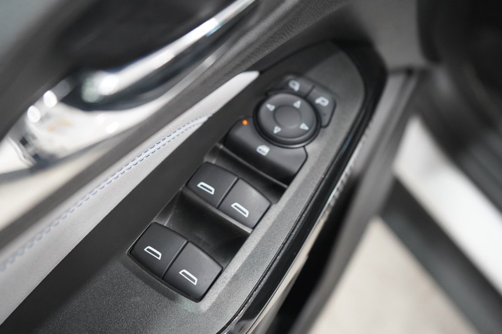 Used 2025 Chevrolet Trax LT FWD image 18