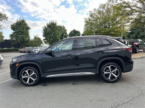 New 2025 Volkswagen Tiguan SE image 2