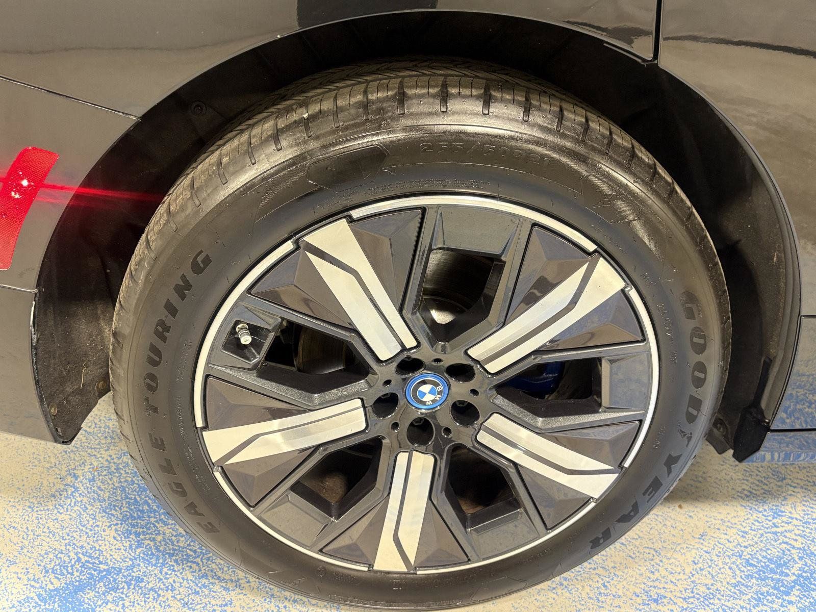 Used 2023 BMW iX xDrive50 w/ Sport Package AWD/4WD image 36