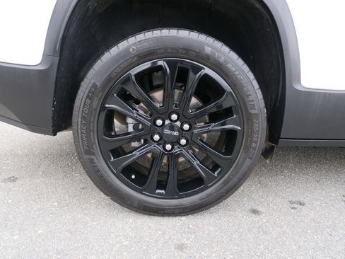 Used 2023 GMC Acadia SLT w/ Elevation Edition image 11