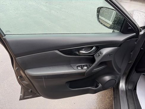 Used 2017 Nissan Rogue SL w/ SL Premium Package image 9