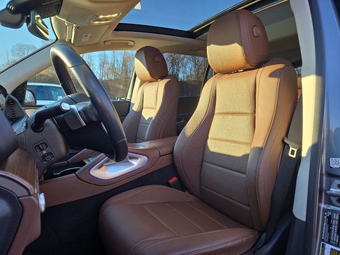 Used 2024 Mercedes-Benz GLE 350 4MATIC w/ AMG Line Exterior image 14