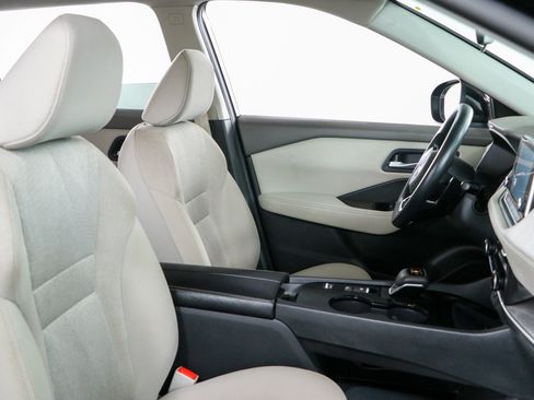 Used 2024 Nissan Rogue SV FWD image 26
