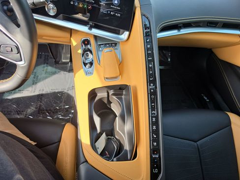 Used 2023 Chevrolet Corvette Stingray Premium Conv w/ Z51 Performance Package RWD image 15