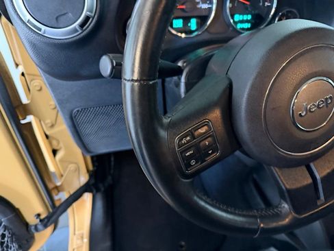 Used 2013 Jeep Wrangler Unlimited Sahara w/ Connectivity Group AWD/4WD image 19