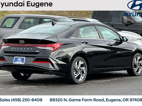 New 2025 Hyundai Elantra Limited image 4
