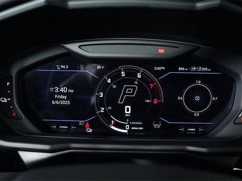 Used 2025 Lamborghini Urus SE image 50