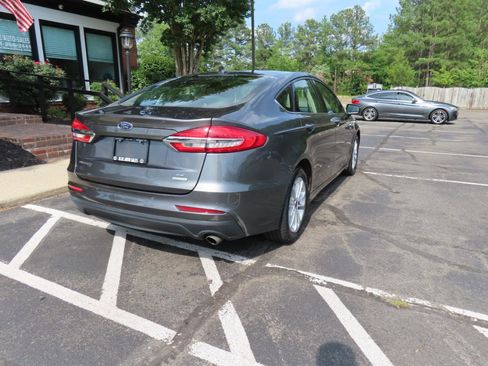 Used 2020 Ford Fusion SE FWD image 8