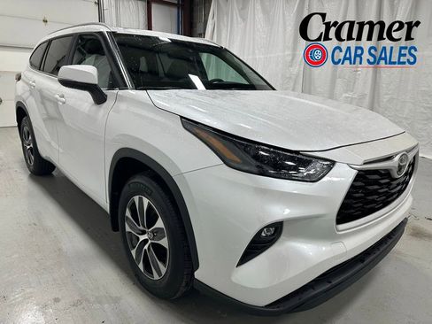 Used 2025 Toyota Highlander XLE AWD/4WD image 1