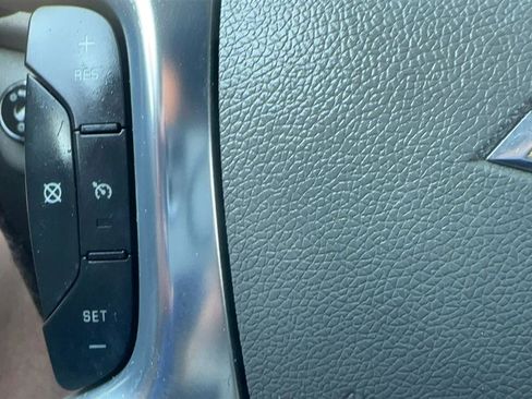 Used 2017 Chevrolet Traverse LT image 27