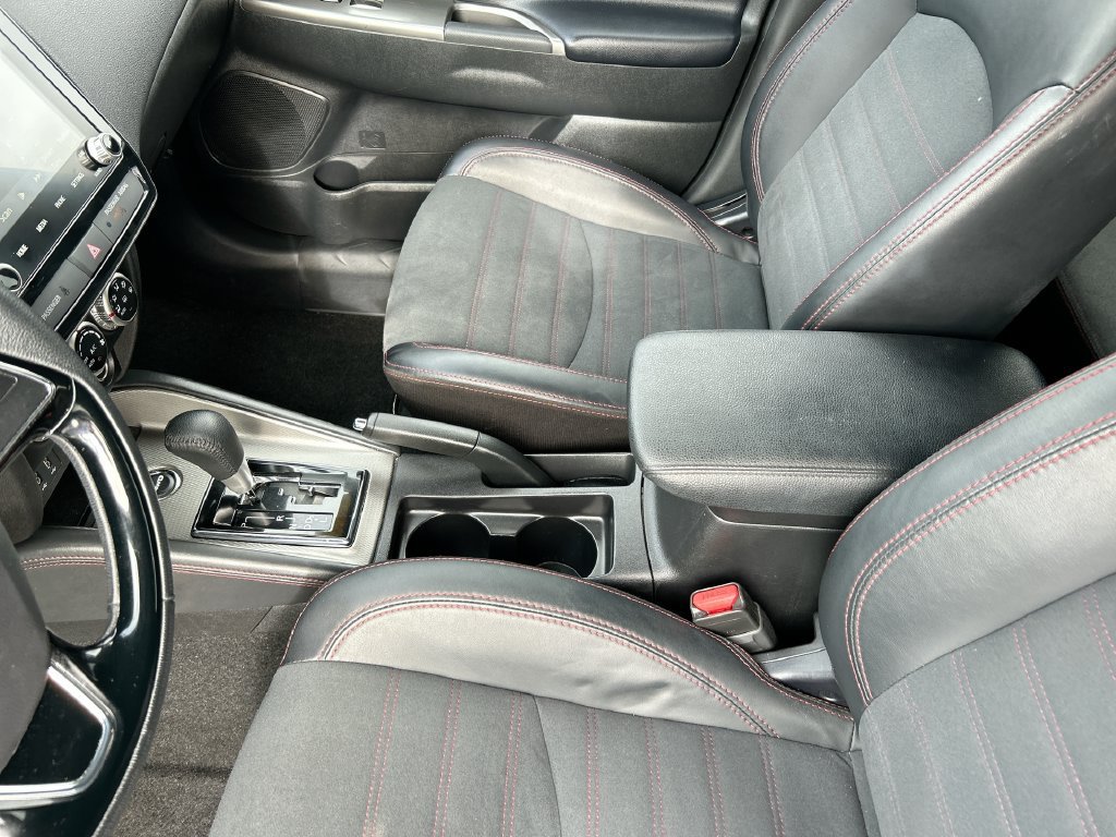 Used 2025 Mitsubishi Outlander Sport SE AWD/4WD image 26