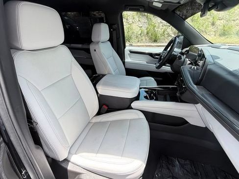 Certified 2025 Chevrolet Suburban Premier AWD/4WD image 17