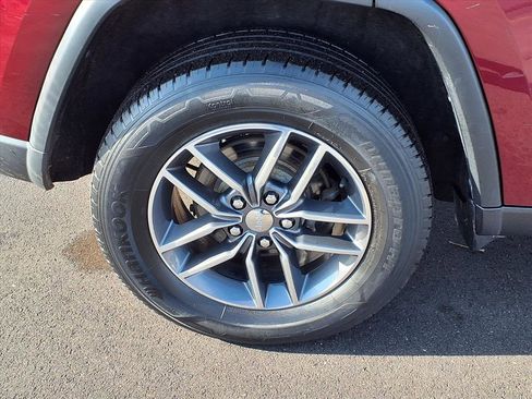 Used 2017 Jeep Grand Cherokee Limited image 29