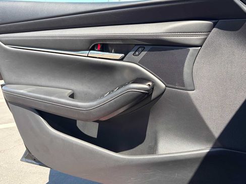 Used 2023 MAZDA MAZDA3 s FWD image 19