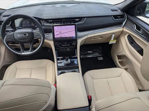 New 2025 Jeep Grand Cherokee L Limited w/ Trailer Tow Package image 14