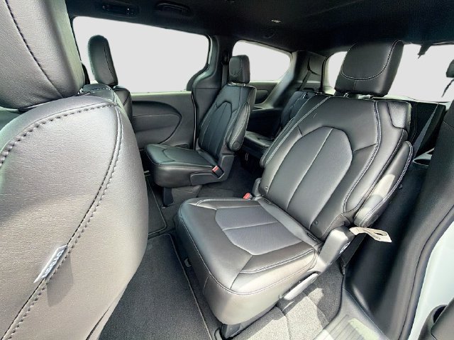 New 2027 Chrysler Pacifica Select FWD image 25