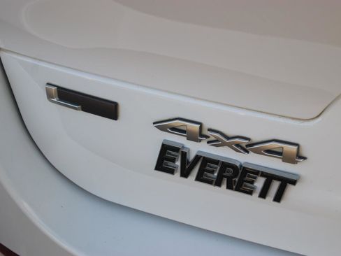 Used 2022 Jeep Grand Cherokee L Summit w/ Luxury Tech Group V image 12