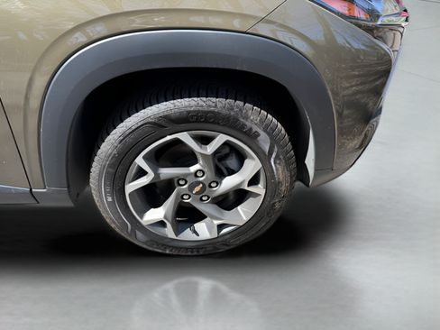Used 2024 Chevrolet Trax LT w/ LT Convenience Package FWD image 24