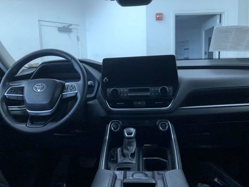 Certified 2025 Toyota Grand Highlander AWD image 17