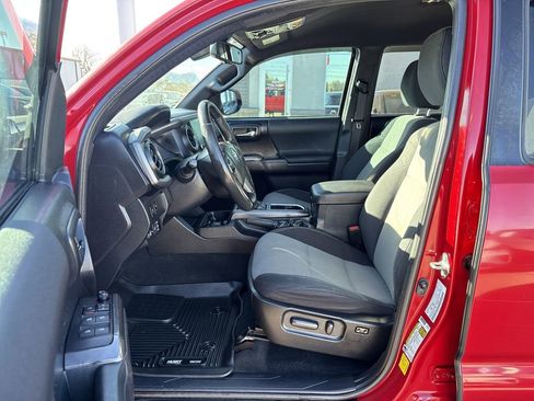 Used 2021 Toyota Tacoma TRD Off-Road w/ Technology Package image 25