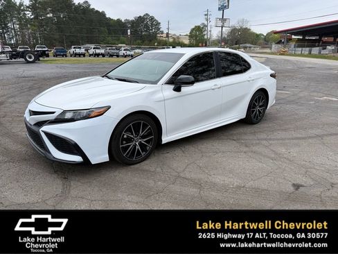 Used 2023 Toyota Camry SE FWD image 1