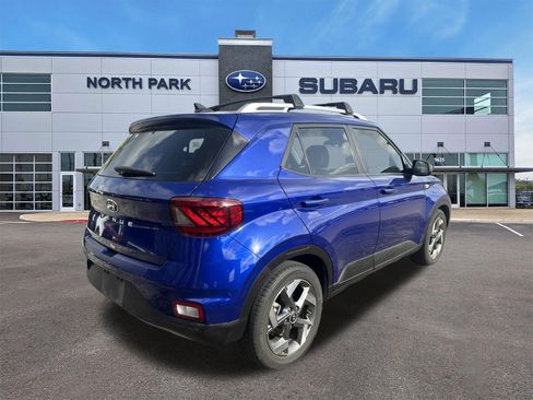 Used 2022 Hyundai Venue Limited w/ Cargo Package FWD image 3