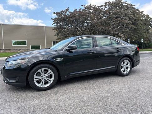 Used 2015 Ford Taurus SE FWD image 10