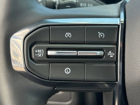 Certified 2025 GMC Yukon XL AT4 w/ AT4 Premium Package AWD/4WD image 22