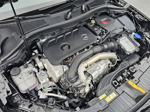 Used 2025 Mercedes-Benz GLA 250 image 27