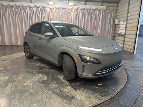 Used 2023 Hyundai Kona SE w/ Cargo Package image 3