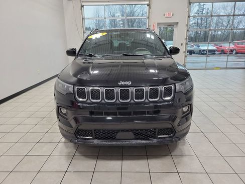 Used 2023 Jeep Compass Latitude image 2