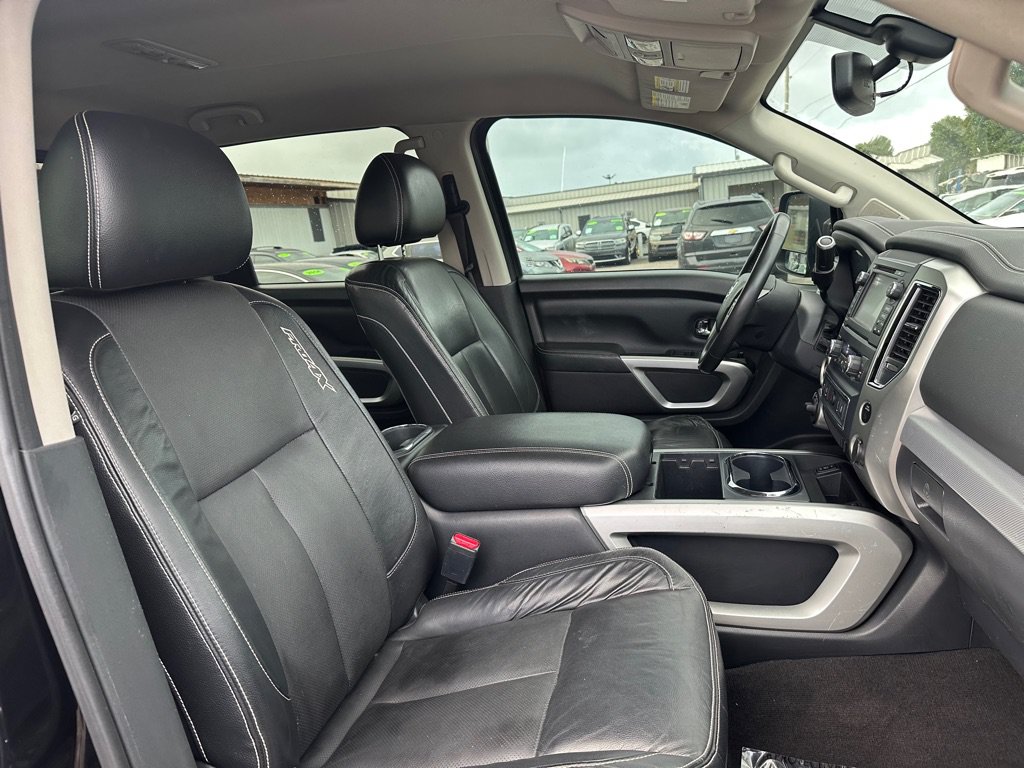 Used 2017 Nissan Titan PRO-4X w/ Pro-4x Convenience Package AWD/4WD image 6