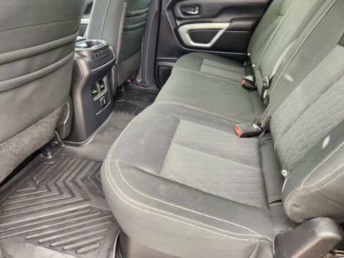 Used 2018 Nissan Titan SV w/ SV Convenience Package image 30