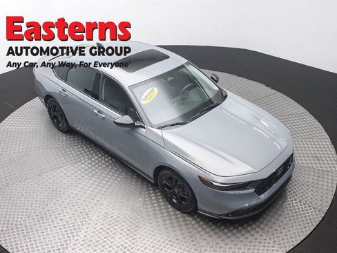 Used 2025 Honda Accord SE image 3