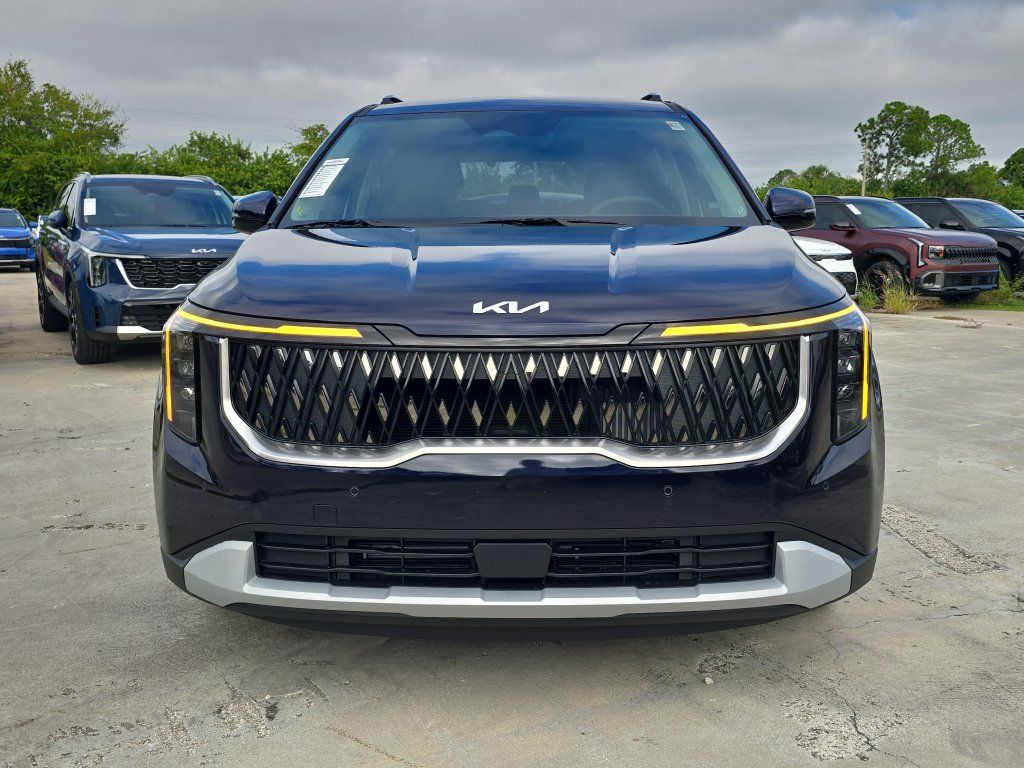 New 2027 Kia Carnival EX FWD image 3