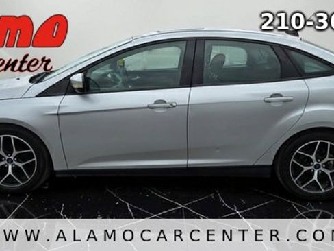 Used 2018 Ford Focus SEL image 2