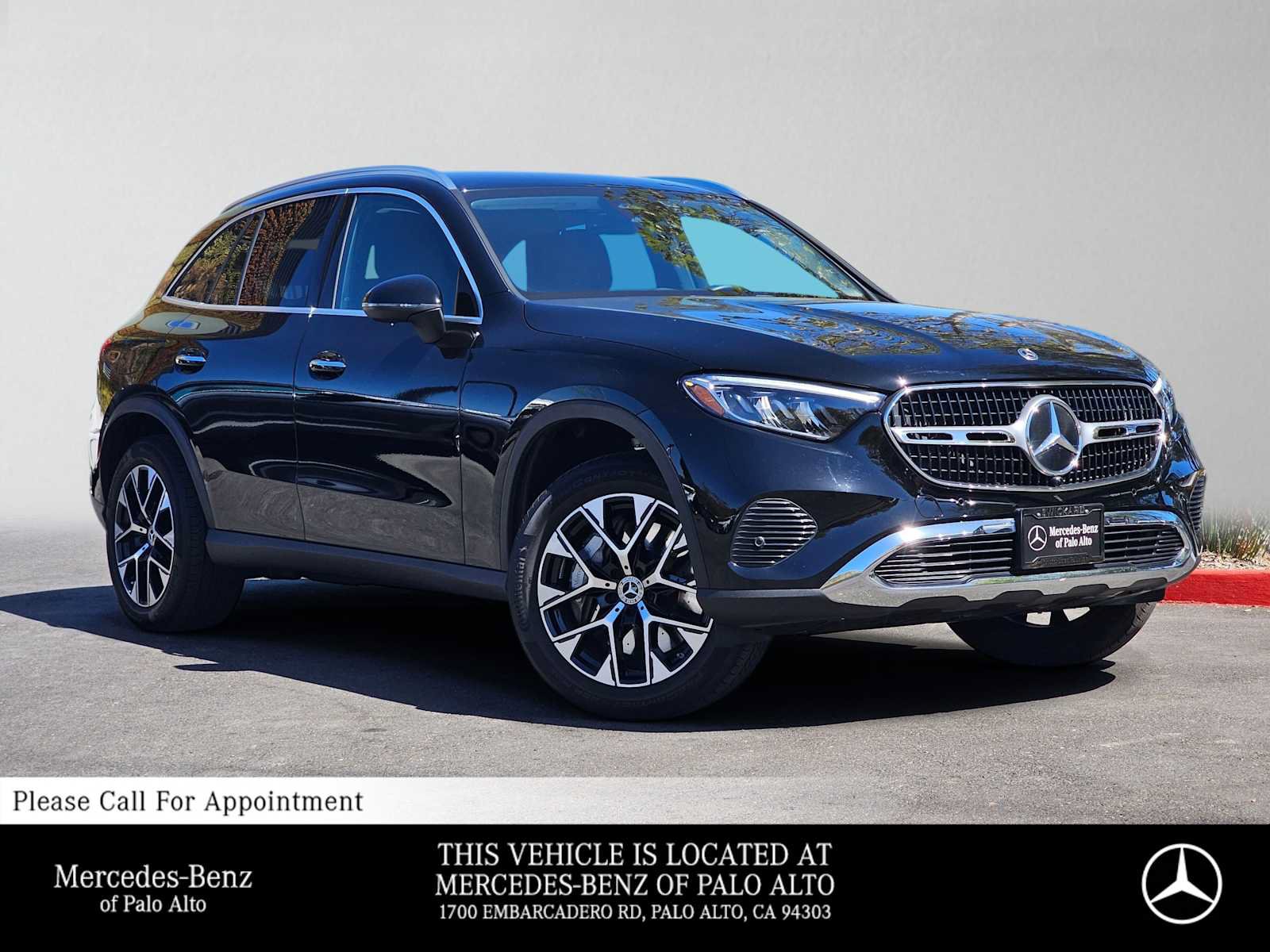 Used 2025 Mercedes-Benz GLC 350e 4MATIC image 1
