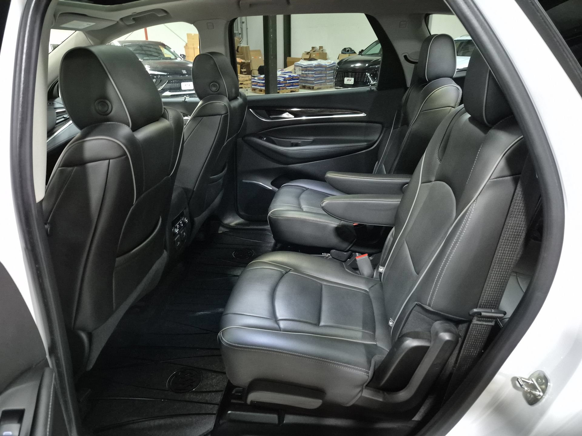 Used 2020 Buick Enclave Avenir w/ Avenir Technology Package AWD/4WD image 27