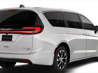 New 2026 Chrysler Pacifica Limited