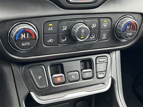 Used 2021 GMC Terrain SLE w/ Driver Convenience Package image 21