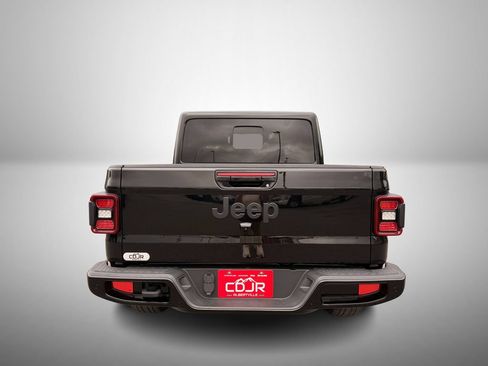 Used 2023 Jeep Gladiator Overland AWD/4WD image 9