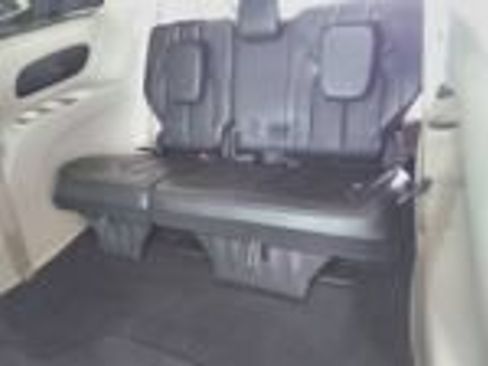 Used 2024 Chrysler Pacifica Touring-L FWD image 22