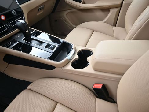 Certified 2026 Porsche Macan AWD/4WD image 22