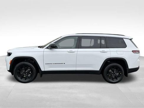 New 2026 Jeep Grand Cherokee L Laredo image 4