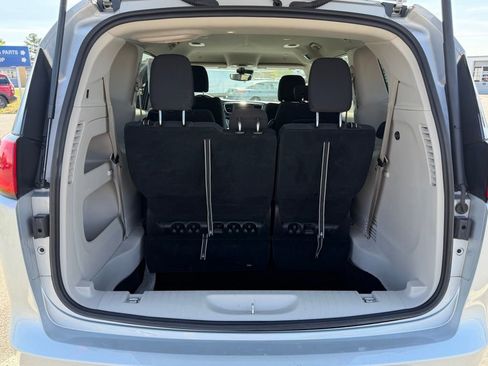 Used 2024 Chrysler Voyager LX FWD image 5