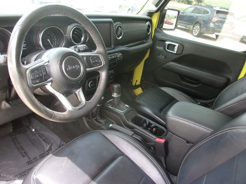 Used 2023 Jeep Wrangler Unlimited Sahara w/ Cold Weather Group AWD/4WD image 11