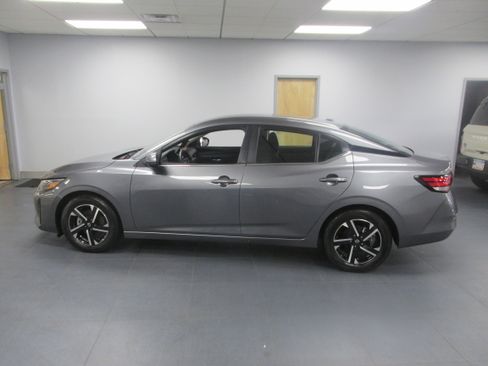 Used 2024 Nissan Sentra SV FWD image 8