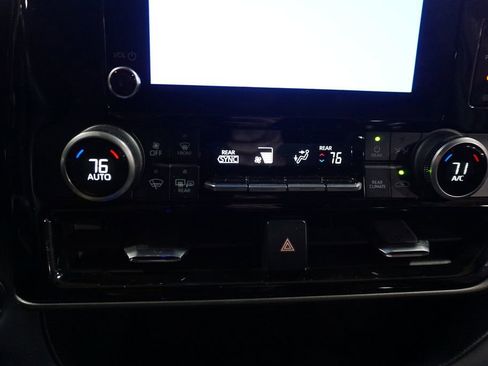 Used 2023 Toyota Highlander LE image 13