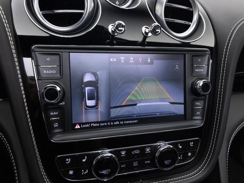 Used 2017 Bentley Bentayga AWD/4WD image 28