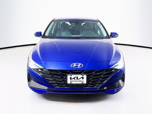 Used 2023 Hyundai Elantra Limited image 2